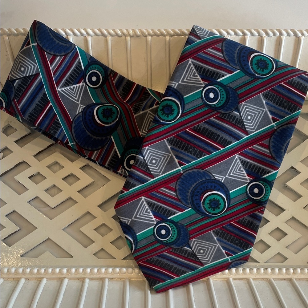 Geometric Patterned Tie In Red And Blue Geoffrey Beene Brand Like New